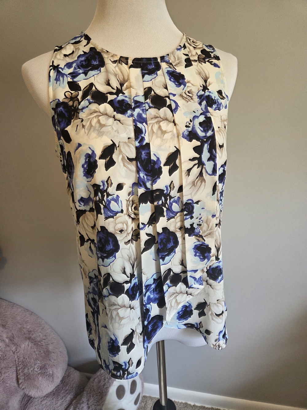 White House Black Market Blue and Cream Floral Pleated Camisole